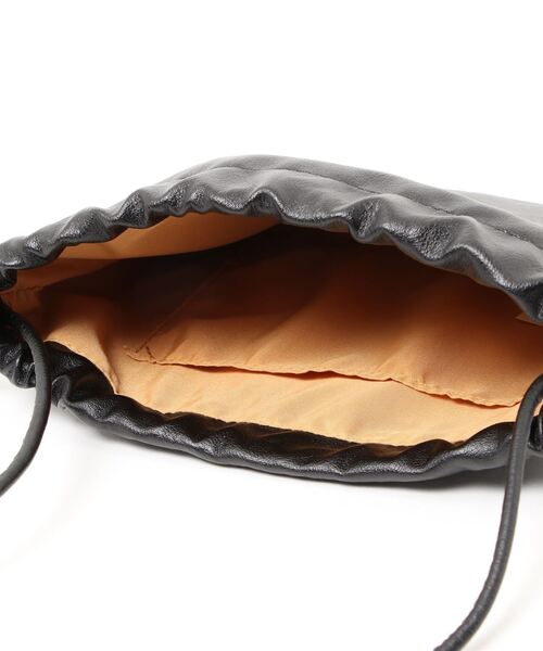 Green Parks(グリーンパークス)の「・フリンジフラット巾着(ショルダーバッグ・レディース・ブラック/グレイッシュベージュ/グリーン/イエロー・FREE)」の5枚目の写真