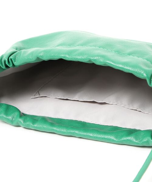 Green Parks(グリーンパークス)の「・フリンジフラット巾着(ショルダーバッグ・レディース・ブラック/グレイッシュベージュ/グリーン/イエロー・FREE)」の6枚目の写真