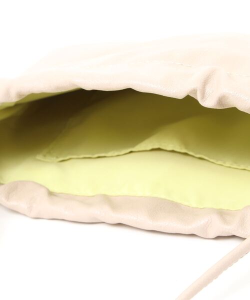 Green Parks(グリーンパークス)の「・フリンジフラット巾着(ショルダーバッグ・レディース・ブラック/グレイッシュベージュ/グリーン/イエロー・FREE)」の7枚目の写真