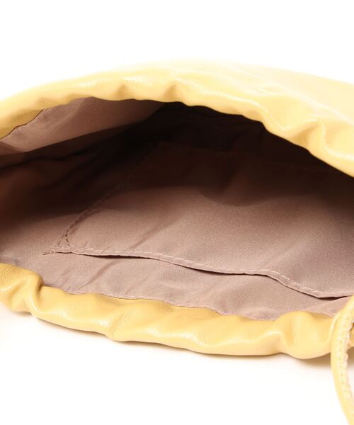 Green Parks(グリーンパークス)の「・フリンジフラット巾着(ショルダーバッグ・レディース・ブラック/グレイッシュベージュ/グリーン/イエロー・FREE)」の8枚目の写真