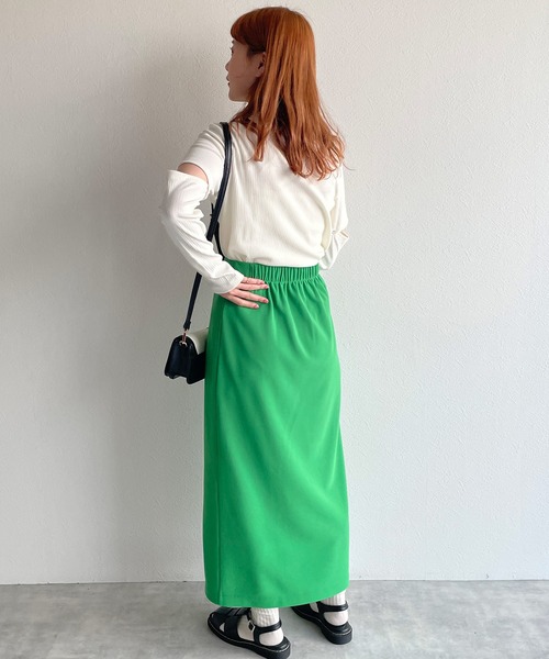 w closet（ダブルクローゼット）の「アームスリットウォーマープルオーバー（ニット/セーター・レディース・オフホワイト/グリーン/ブラック・FREE）」の11枚目の写真