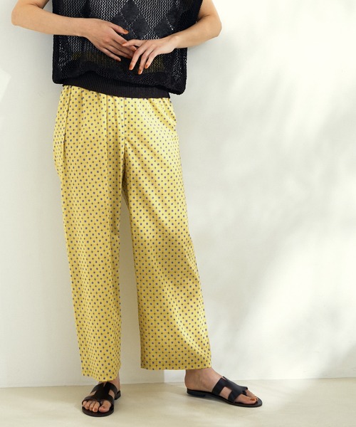 SALON adam et rope'(サロン アダム エ ロペ)の「リバティプリントイージーパンツ(その他パンツ・レディース・ブラック系その他2/オフホワイト/グリーン系その他/ブルー系その他/イエロー系その他4・FREE)」の5枚目の写真