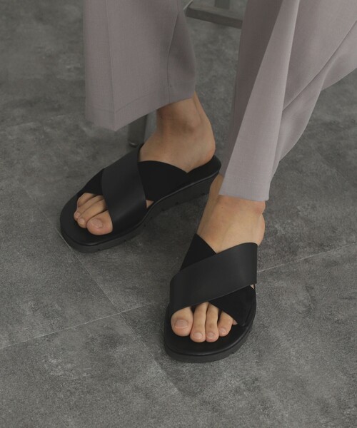 BEAMS HEART（ビームスハート）の「BEAMS HEART / フェイクレザー クロスストラップ サンダル（サンダル・メンズ・ブラック/ダークブラウン・SMALL/MEDIUM/LARGE）」の14枚目の写真