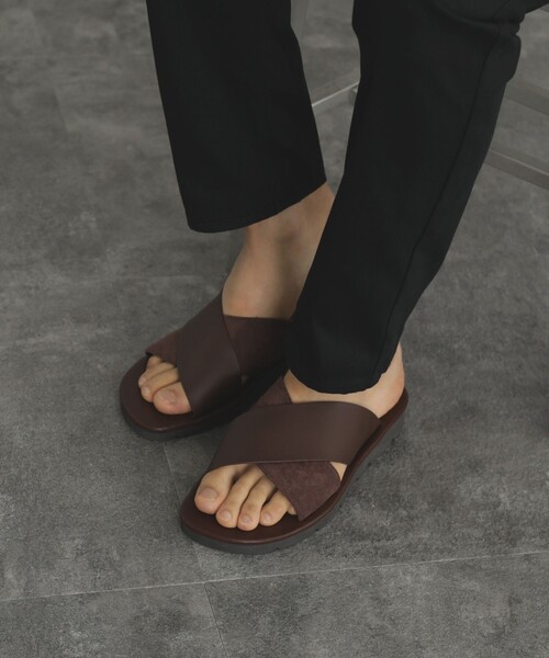 BEAMS HEART（ビームスハート）の「BEAMS HEART / フェイクレザー クロスストラップ サンダル（サンダル・メンズ・ブラック/ダークブラウン・SMALL/MEDIUM/LARGE）」の19枚目の写真