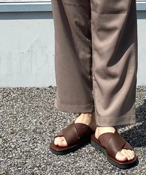 BEAMS HEART（ビームスハート）の「BEAMS HEART / フェイクレザー クロスストラップ サンダル（サンダル・メンズ・ブラック/ダークブラウン・SMALL/MEDIUM/LARGE）」の6枚目の写真
