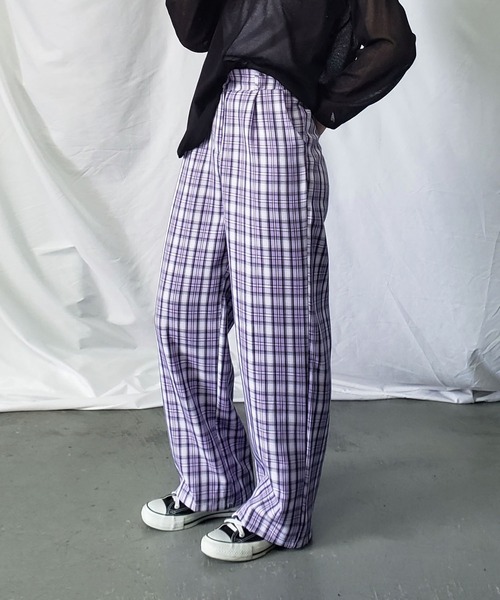me+em select（ミームセレクト）の「【 9色展開 】チェック柄ハイウエストタックルーズワイドパンツ（スラックス・レディース・ホワイト/ライトグレー/ブラック/パープル/カーキ/ピンク/イエロー/ブルー/ライトブラウン・FREE）」の8枚目の写真