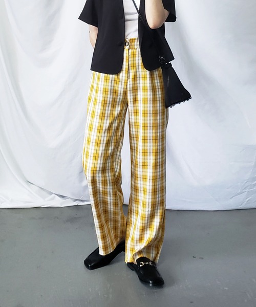 me+em select（ミームセレクト）の「【 9色展開 】チェック柄ハイウエストタックルーズワイドパンツ（スラックス・レディース・ホワイト/ライトグレー/ブラック/パープル/カーキ/ピンク/イエロー/ブルー/ライトブラウン・FREE）」の9枚目の写真