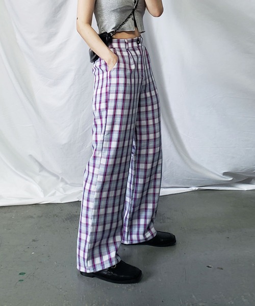 me+em select（ミームセレクト）の「【 9色展開 】チェック柄ハイウエストタックルーズワイドパンツ（スラックス・レディース・ホワイト/ライトグレー/ブラック/パープル/カーキ/ピンク/イエロー/ブルー/ライトブラウン・FREE）」の12枚目の写真