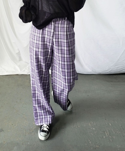 me+em select（ミームセレクト）の「【 9色展開 】チェック柄ハイウエストタックルーズワイドパンツ（スラックス・レディース・ホワイト/ライトグレー/ブラック/パープル/カーキ/ピンク/イエロー/ブルー/ライトブラウン・FREE）」の20枚目の写真