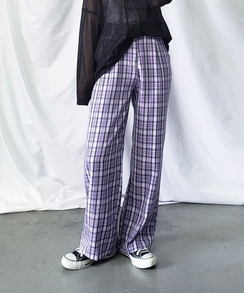 me+em select（ミームセレクト）の「【 9色展開 】チェック柄ハイウエストタックルーズワイドパンツ（スラックス・レディース・ホワイト/ライトグレー/ブラック/パープル/カーキ/ピンク/イエロー/ブルー/ライトブラウン・FREE）」の13枚目の写真