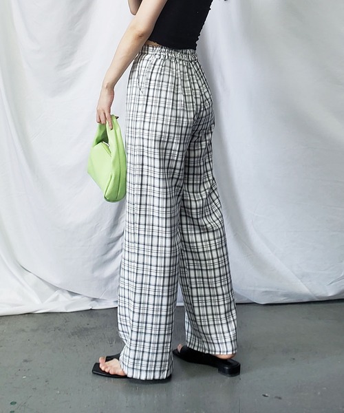 me+em select（ミームセレクト）の「【 9色展開 】チェック柄ハイウエストタックルーズワイドパンツ（スラックス・レディース・ホワイト/ライトグレー/ブラック/パープル/カーキ/ピンク/イエロー/ブルー/ライトブラウン・FREE）」の21枚目の写真
