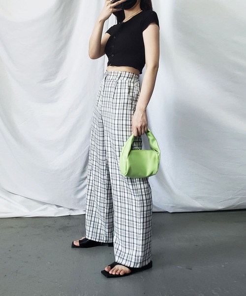 me+em select（ミームセレクト）の「【 9色展開 】チェック柄ハイウエストタックルーズワイドパンツ（スラックス・レディース・ホワイト/ライトグレー/ブラック/パープル/カーキ/ピンク/イエロー/ブルー/ライトブラウン・FREE）」の14枚目の写真