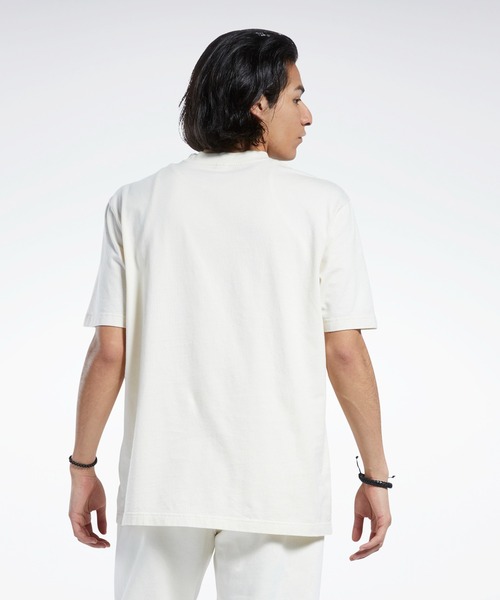 Reebok（リーボック）の「クラシックス ナチュラルダイ Tシャツ / Classics Natural Dye Tee（Tシャツ/カットソー・メンズ・グレー/オフホワイト/グレー系その他/イエロー系その他・XX-LARGE/LARGE/X-LARGE/MEDIUM/XXX-LARGE/SMALL/X-SMALL）」の7枚目の写真