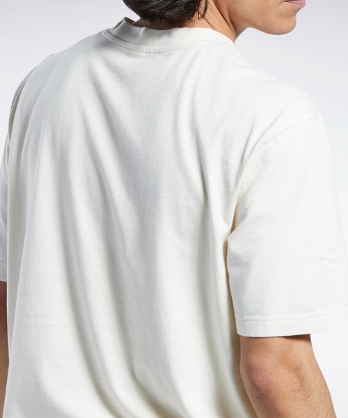 Reebok（リーボック）の「クラシックス ナチュラルダイ Tシャツ / Classics Natural Dye Tee（Tシャツ/カットソー・メンズ・グレー/オフホワイト/グレー系その他/イエロー系その他・XX-LARGE/LARGE/X-LARGE/MEDIUM/XXX-LARGE/SMALL/X-SMALL）」の10枚目の写真
