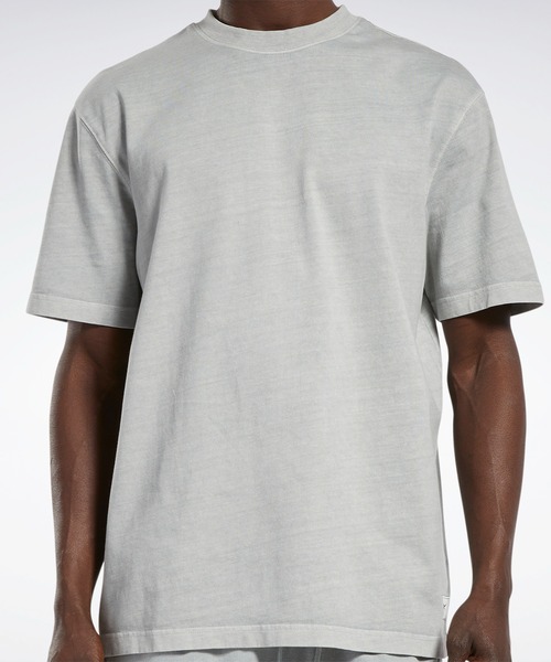 Reebok（リーボック）の「クラシックス ナチュラルダイ Tシャツ / Classics Natural Dye Tee（Tシャツ/カットソー・メンズ・グレー/オフホワイト/グレー系その他/イエロー系その他・XX-LARGE/LARGE/X-LARGE/MEDIUM/XXX-LARGE/SMALL/X-SMALL）」の9枚目の写真
