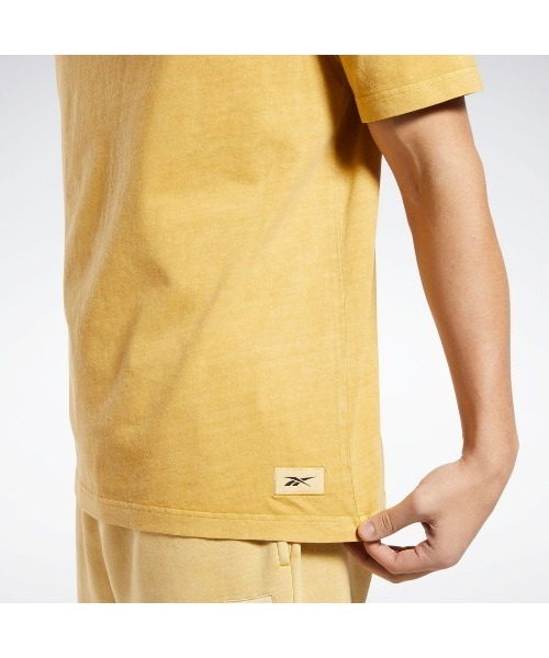 Reebok（リーボック）の「クラシックス ナチュラルダイ Tシャツ / Classics Natural Dye Tee（Tシャツ/カットソー・メンズ・グレー/オフホワイト/グレー系その他/イエロー系その他・XX-LARGE/LARGE/X-LARGE/MEDIUM/XXX-LARGE/SMALL/X-SMALL）」の17枚目の写真