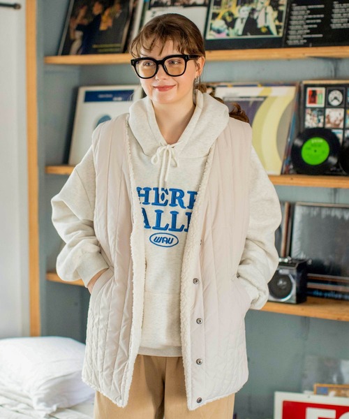 Birthday room（バースデイルーム）の「ボア×縦キルトリバーシブルベスト（ベスト・レディース・ブラウン/アイボリー/グレイッシュベージュ・FREE）」の2枚目の写真