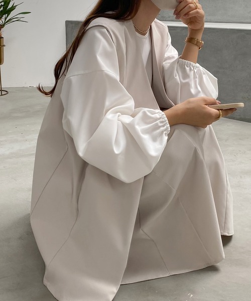 Louere（ルエレ）の「ギャザーボリュームスリーブブラウス（シャツ/ブラウス・レディース・クリーム/ブラック/モカ/ホワイト/チャコール/ブラウン・SMALL/LARGE/MEDIUM）」の7枚目の写真