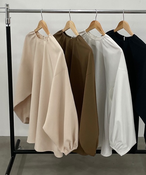 Louere（ルエレ）の「ギャザーボリュームスリーブブラウス（シャツ/ブラウス・レディース・クリーム/ブラック/モカ/ホワイト/チャコール/ブラウン・SMALL/LARGE/MEDIUM）」の16枚目の写真