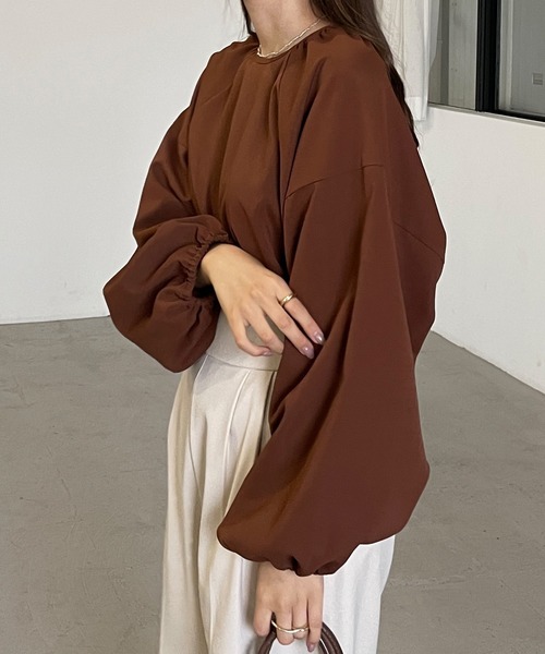 Louere（ルエレ）の「ギャザーボリュームスリーブブラウス（シャツ/ブラウス・レディース・クリーム/ブラック/モカ/ホワイト/チャコール/ブラウン・SMALL/LARGE/MEDIUM）」の18枚目の写真