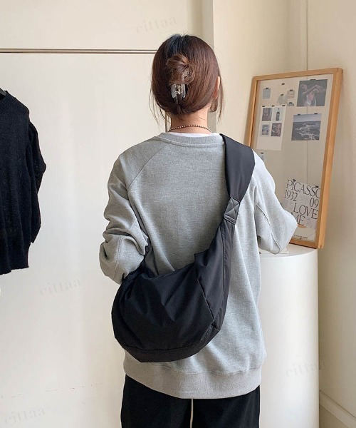 Dalfwin（ダールフィン）の「ななめがけワイドベルトショルダーボディバッグ（ショルダーバッグ・レディース・ホワイト/ブラック・ONE SIZE）」の11枚目の写真