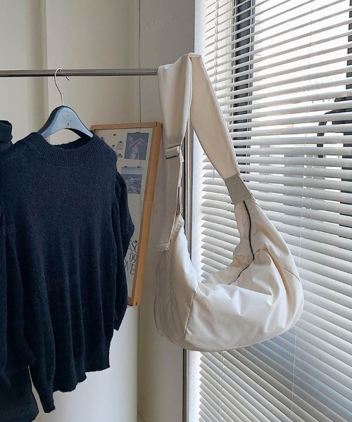 Dalfwin（ダールフィン）の「ななめがけワイドベルトショルダーボディバッグ（ショルダーバッグ・レディース・ホワイト/ブラック・ONE SIZE）」の8枚目の写真