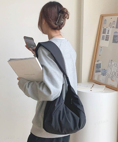 Dalfwin（ダールフィン）の「ななめがけワイドベルトショルダーボディバッグ（ショルダーバッグ・レディース・ホワイト/ブラック・ONE SIZE）」の10枚目の写真