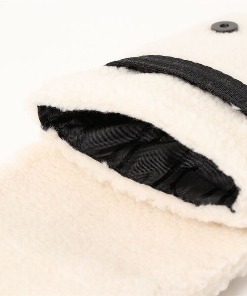 HUNTER（ハンター）の「WANDERER SHERPA PHONE POUCH（ボディバッグ/ウエストポーチ・レディース・ブラック/オフホワイト・ONE SIZE）」の5枚目の写真