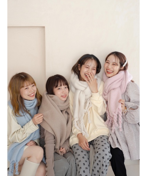 JUMELLE（ジュメロ）の「ボリュームマフラー（マフラー・レディース・アイボリー/ブルー/ブラウン/ピンク・FREE）」の3枚目の写真