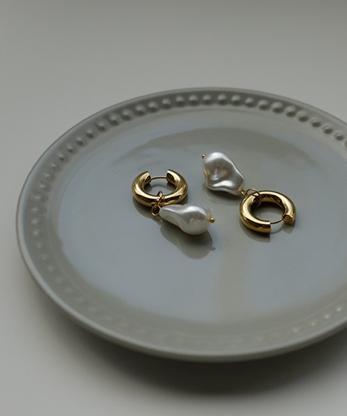 VitaFelice（ヴィータフェリーチェ）の「パールモチーフピアス（ピアス（両耳用）・レディース・ゴールド・FREE）」の2枚目の写真