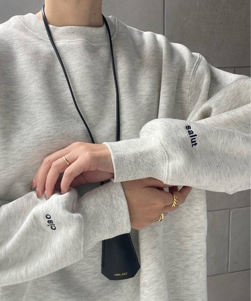 y/m by misato（イムバイミサト）の「刺繍ミドル丈スウェットトップス（スウェット・レディース・ブラック/ライトグレー・FREE）」の2枚目の写真