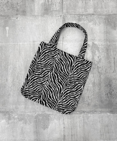 LVEU.(ラブユ.)の「【ZOZOTOWN限定】Zebra jacquard tote bag / ゼブラ柄ジャガードトートバッグ(トートバッグ・レディース・ブラック・FREE)」の13枚目の写真
