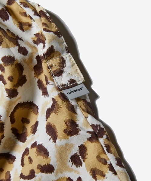 rehacer（レアセル）の「rehacer : Leopard Loop Pouch Bag -Large- / レオパード ループポーチバッグ  -ラージサイズ-（ショルダーバッグ・メンズ・ベージュ/グレー・FREE）」の11枚目の写真