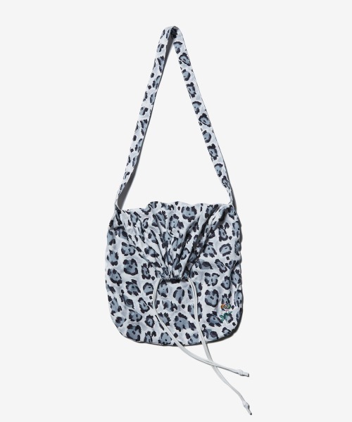 rehacer（レアセル）の「rehacer : Leopard Loop Pouch Bag -Large- / レオパード ループポーチバッグ  -ラージサイズ-（ショルダーバッグ・メンズ・ベージュ/グレー・FREE）」の10枚目の写真
