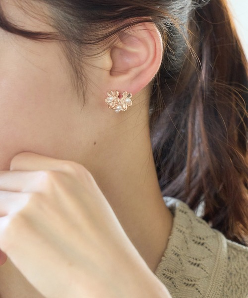 ROPE' PICNIC(ロペピクニック)の「メタルフラワーフープブーケピアス(ピアス(両耳用)・レディース・ゴールド/ゴールド系その他2・FREE)」の1枚目の写真