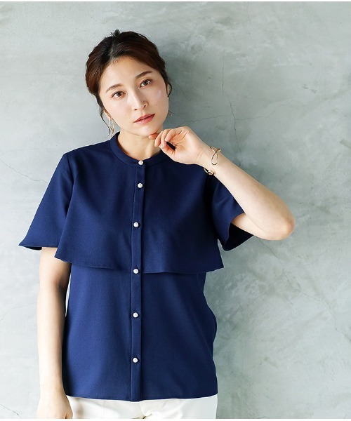 WHITE JOOLA（ホワイトジョーラ）の「【手洗いできる♪】ケープ風デザイン・半袖フレアースリーブ・ジョーゼットブラウス（シャツ/ブラウス・レディース・ネイビー/オフホワイト/サックスブルー・S/M/L）」の5枚目の写真