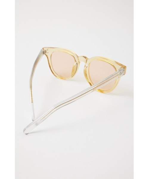 MOUSSY(マウジー)の「CLEAR FLAME アイウェア(サングラス・レディース・ライトブラック/ライトイエロー・FREE)」の4枚目の写真