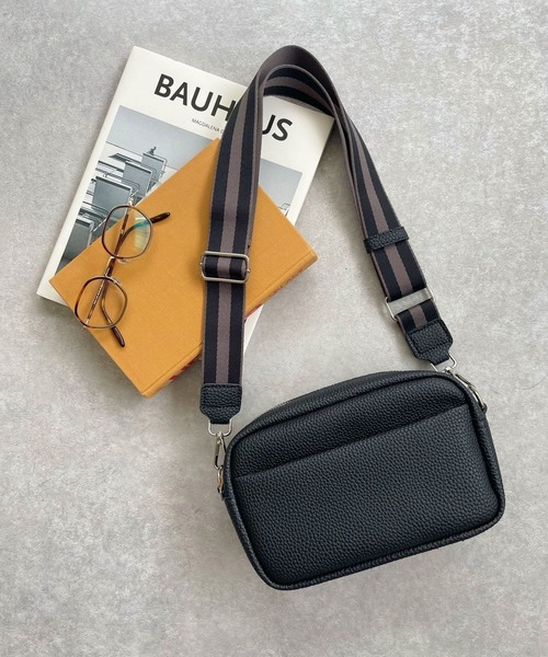 Miscere（ミスケーレ）の「◇ ラインベルトスクエアショルダーバッグ GLBG-003（ショルダーバッグ・レディース・アイボリー/ブラック・FREE）」の2枚目の写真