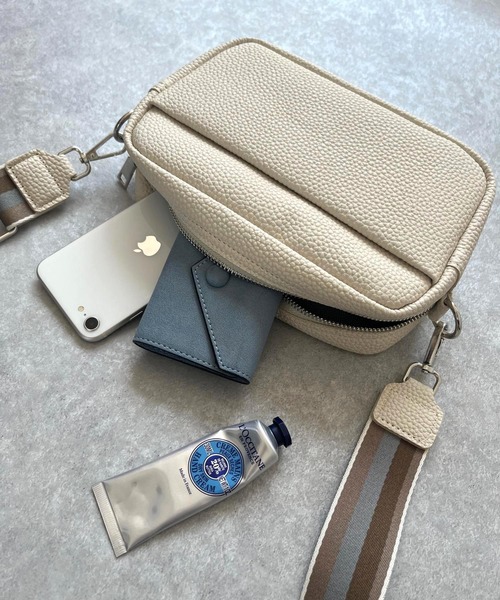 Miscere（ミスケーレ）の「◇ ラインベルトスクエアショルダーバッグ GLBG-003（ショルダーバッグ・レディース・アイボリー/ブラック・FREE）」の8枚目の写真