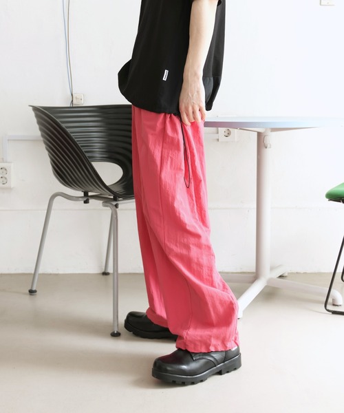 FOLLOWIN（フォロウィン）の「[UNISEX] ナイロンサイドバルーンパンツ（スウェットパンツ・レディース・ブラック/ブルー/ライトグレー/ピンク・FREE）」の11枚目の写真