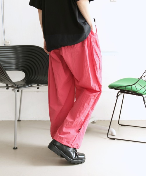 FOLLOWIN（フォロウィン）の「[UNISEX] ナイロンサイドバルーンパンツ（スウェットパンツ・レディース・ブラック/ブルー/ライトグレー/ピンク・FREE）」の7枚目の写真