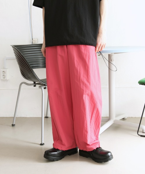 FOLLOWIN（フォロウィン）の「[UNISEX] ナイロンサイドバルーンパンツ（スウェットパンツ・レディース・ブラック/ブルー/ライトグレー/ピンク・FREE）」の15枚目の写真