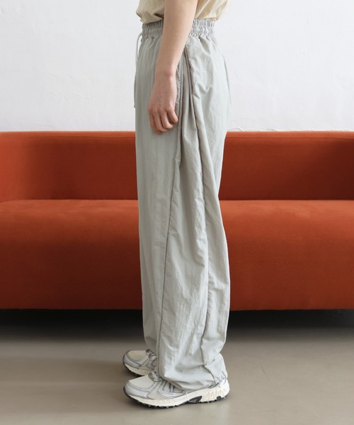 FOLLOWIN（フォロウィン）の「[UNISEX] ナイロンサイドバルーンパンツ（スウェットパンツ・レディース・ブラック/ブルー/ライトグレー/ピンク・FREE）」の21枚目の写真