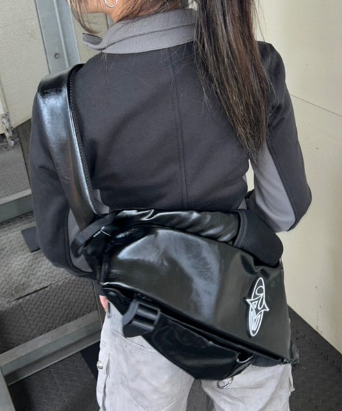 Basic Pleasure Mode（ベーシックプレジャーモード）の「【Basic Pleasure Mode/ ベーシックプレジャーモード 】PU ONE SHOULDER BAG/ フェイクレザー ワンショルダーバッグ ボディバッグ リュック（ショルダーバッグ・メンズ・ブラック・ONE SIZE）」の20枚目の写真