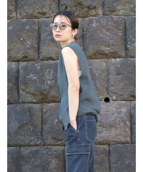 Ungrid(アングリッド)の「深Vニットルーズベスト(ベスト・レディース・チャコールグレー/ピンク/シルバー・FREE)」の9枚目の写真