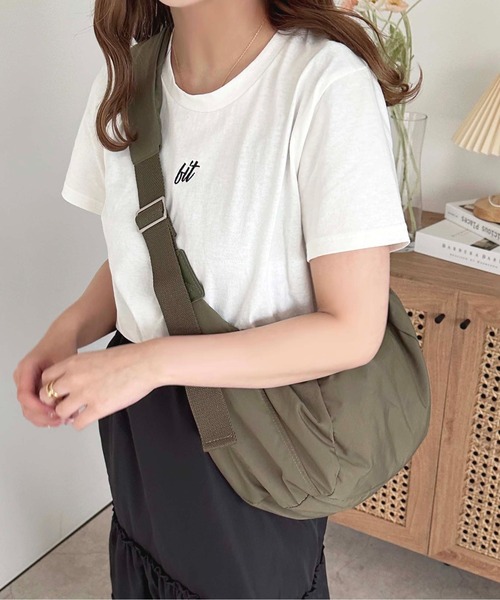 apres jour(アプレジュール)の「アソートロゴ刺繍Tシャツ【ZOZOTOWN限定アイテム】(Tシャツ/カットソー・レディース・ホワイト系その他/アイボリー/ブラック/オフホワイト・フリー/X-LARGE)」の7枚目の写真