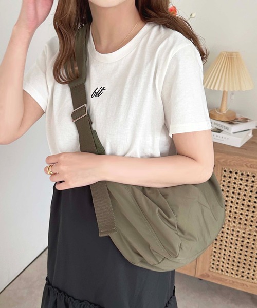 apres jour(アプレジュール)の「アソートロゴ刺繍Tシャツ【ZOZOTOWN限定アイテム】(Tシャツ/カットソー・レディース・ホワイト系その他/アイボリー/ブラック/オフホワイト・フリー/X-LARGE)」の5枚目の写真