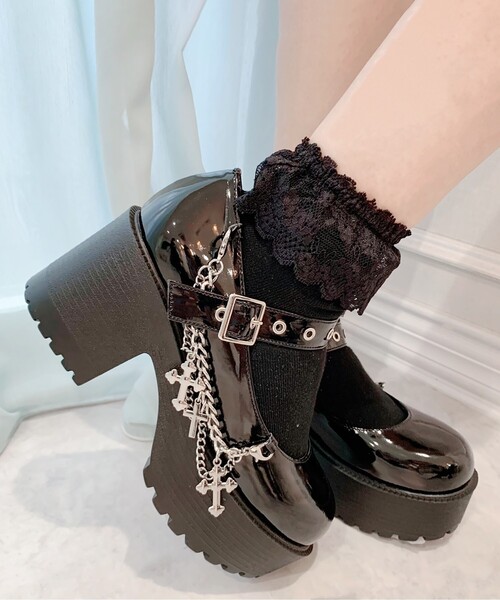 cs T&P(シーエスティーアンドピー)の「クロスチェーン付き厚底パンプス(パンプス・レディース・ブラック/ブラック系1/レッド系3・LL/S/M/L)」の7枚目の写真