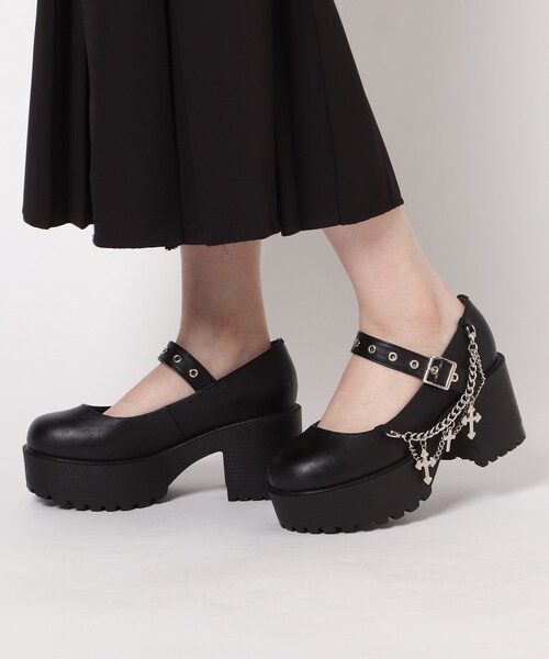 cs T&P(シーエスティーアンドピー)の「クロスチェーン付き厚底パンプス(パンプス・レディース・ブラック/ブラック系1/レッド系3・LL/S/M/L)」の20枚目の写真