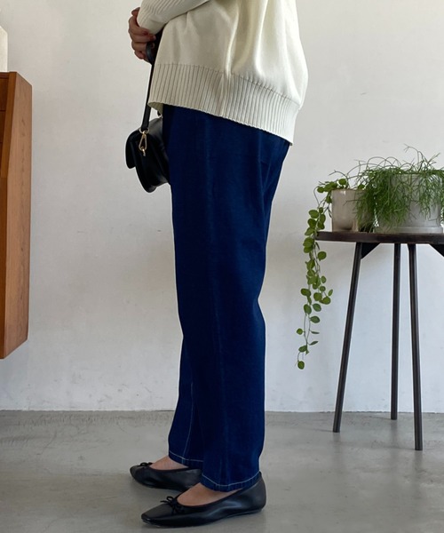 un dix cors（アンディコール）の「デニムテーパードパンツ（デニムパンツ・レディース・ネイビー/ブラック・FREE）」の5枚目の写真
